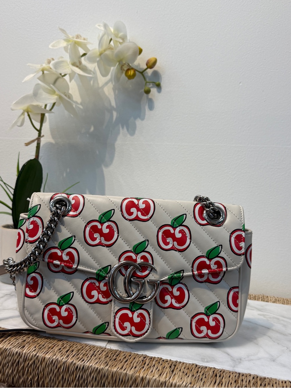 Gucci White Quilted Leather Shoulder Bag with Red apple Print